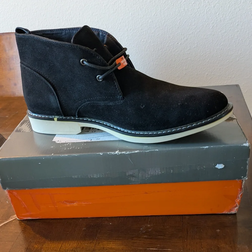 NIB Hawke & Co Mojave Men's Black Suede Chukka Boots Sz. 11